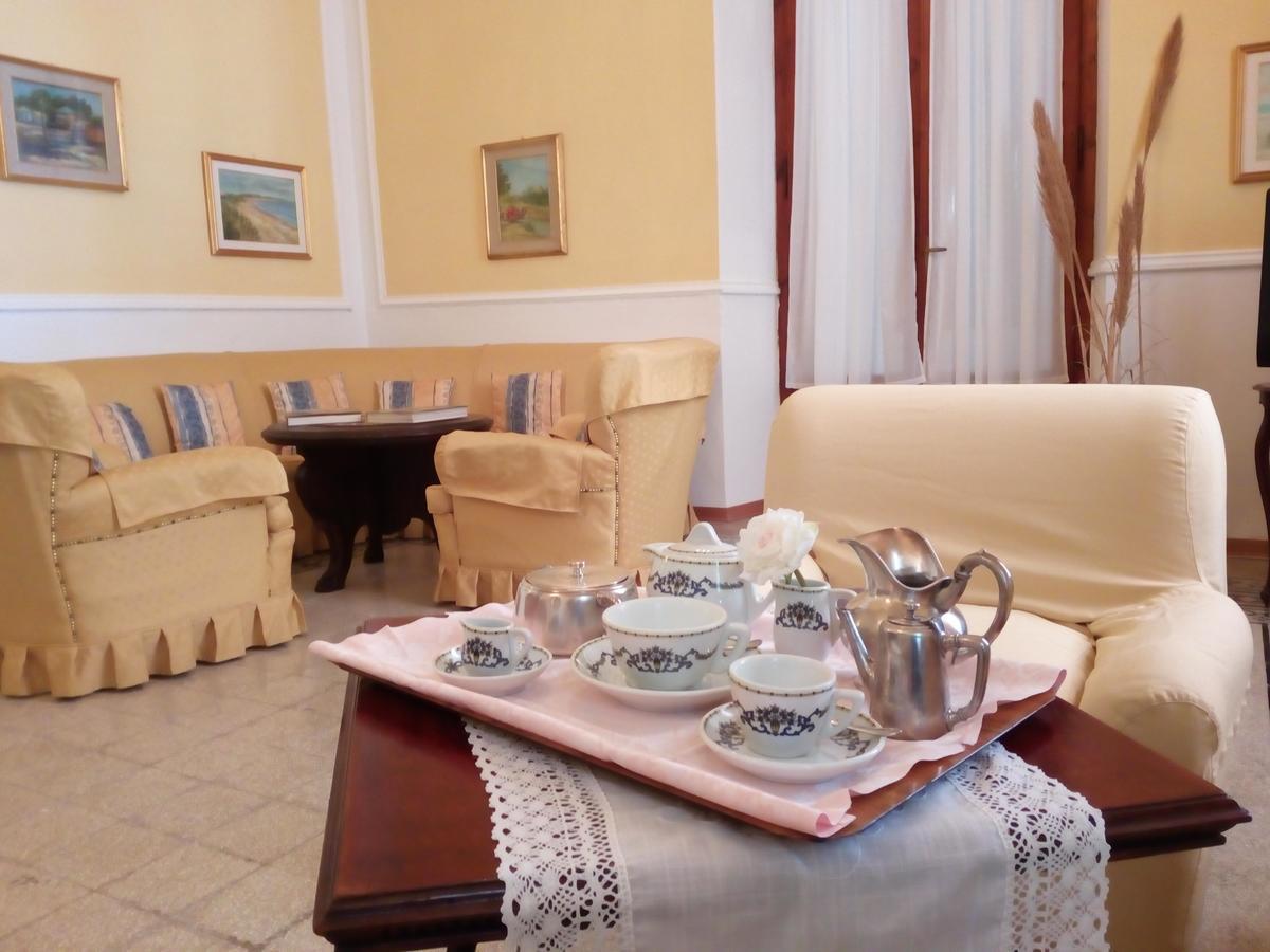Albergo Miramare كاسْتيلونْشيلّو المظهر الخارجي الصورة