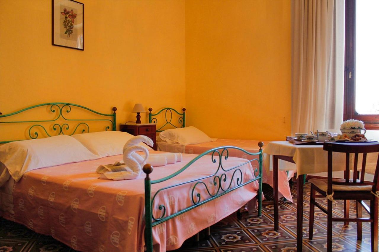 Albergo Miramare كاسْتيلونْشيلّو المظهر الخارجي الصورة
